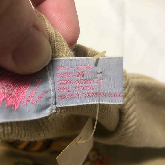 Vintage JC Penny’s Sweater With Embroidered Raccoon & Mouse Design Beige V-Neck - Picture 14 of 14